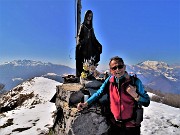 04 Alla Madonnina di vetta dei Canti (1563 m) imbiancati